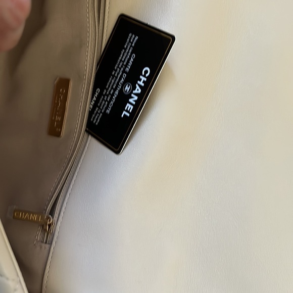 Chanel 19 Medium/Large - Picture 6 of 7